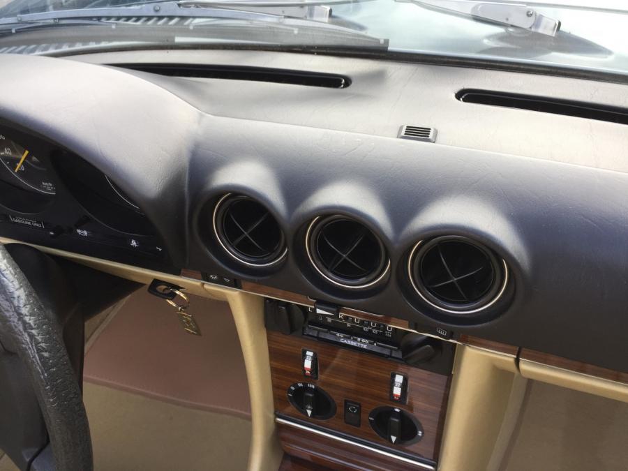Детали интерьера Mercedes-Benz 280 SL (R107) 1983 года  (EU) (фото 56 из 120)